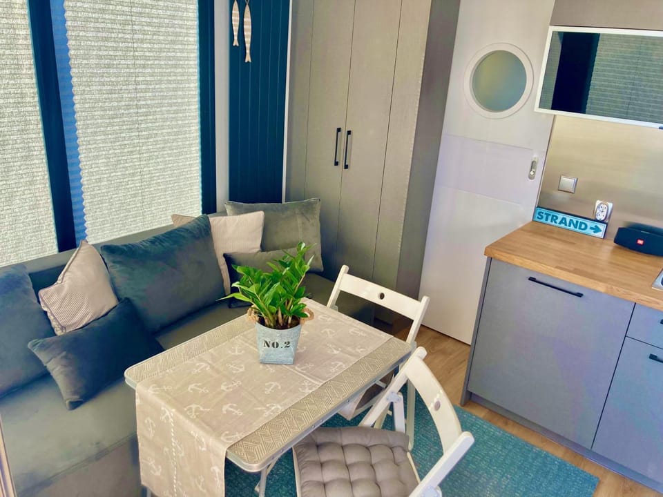 Living room, Seating area, Dining area, wardrobe