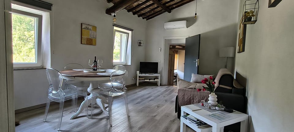 Living room, Seating area, Dining area, air conditioner