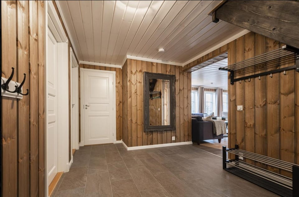 Facade/entrance, wardrobe