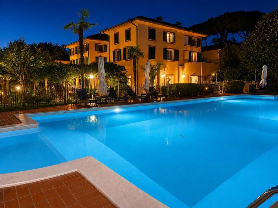 Property building, Garden, Garden view, Swimming pool