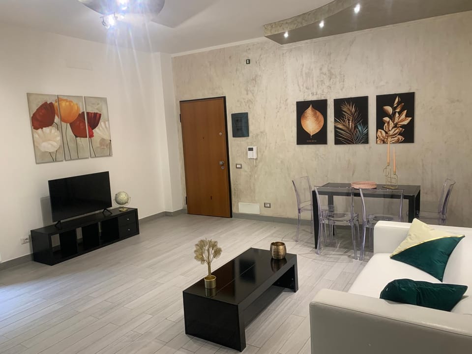 Communal lounge/ TV room, TV and multimedia, Living room, Seating area