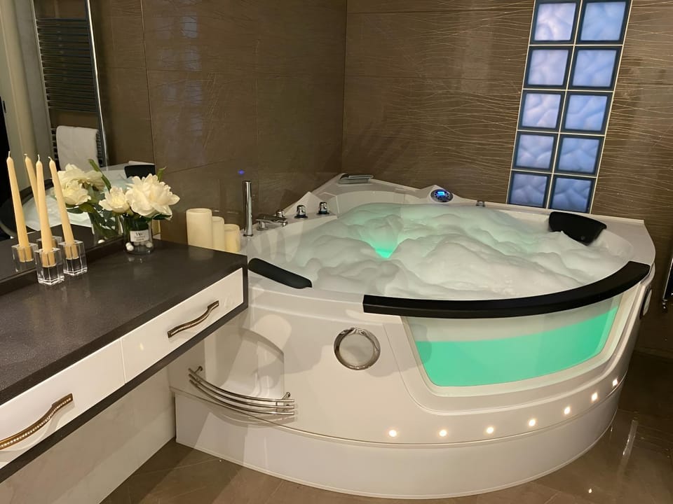 Hot Tub, Bathroom, Bath