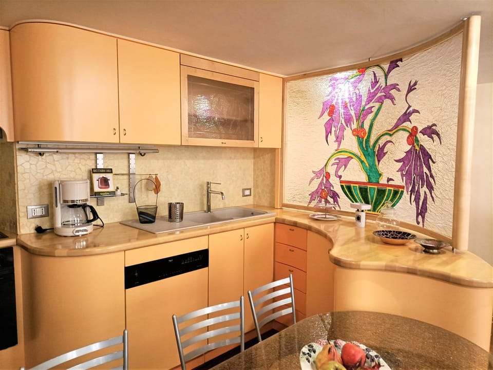 Coffee/tea facilities, Kitchen or kitchenette