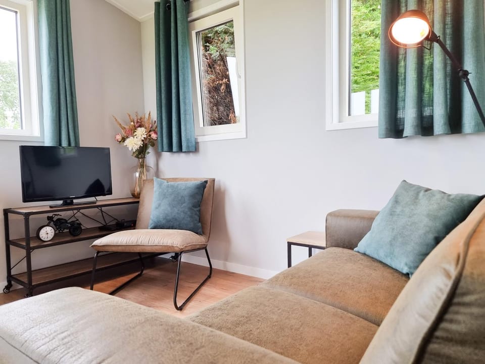 TV and multimedia, Seating area