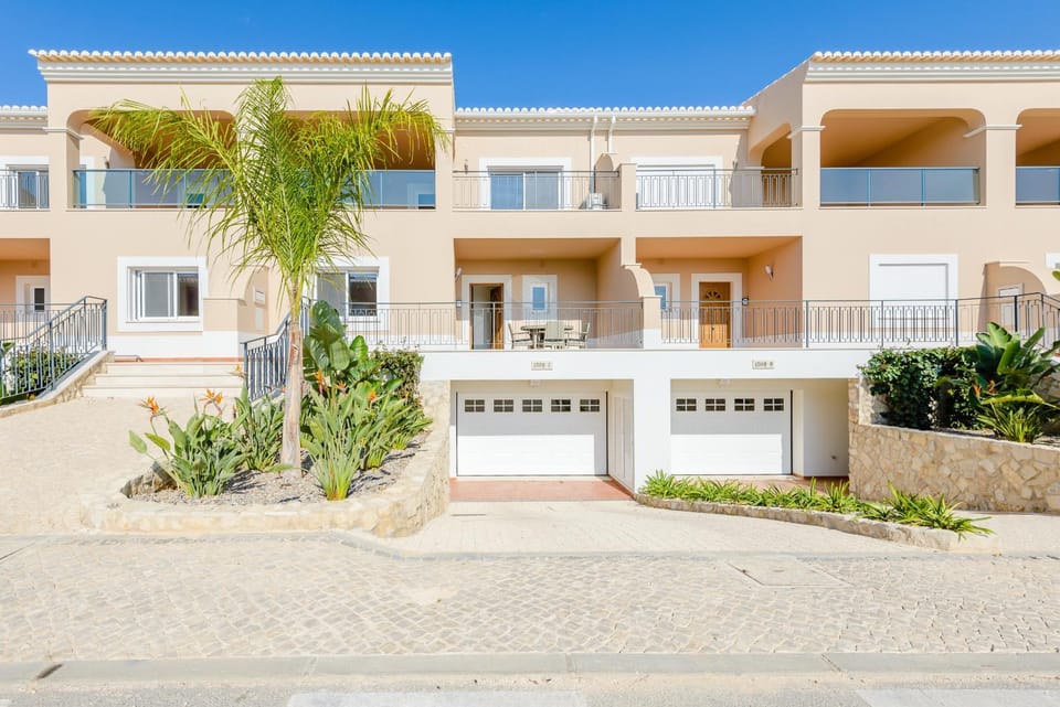 Property building, Facade/entrance, Off site