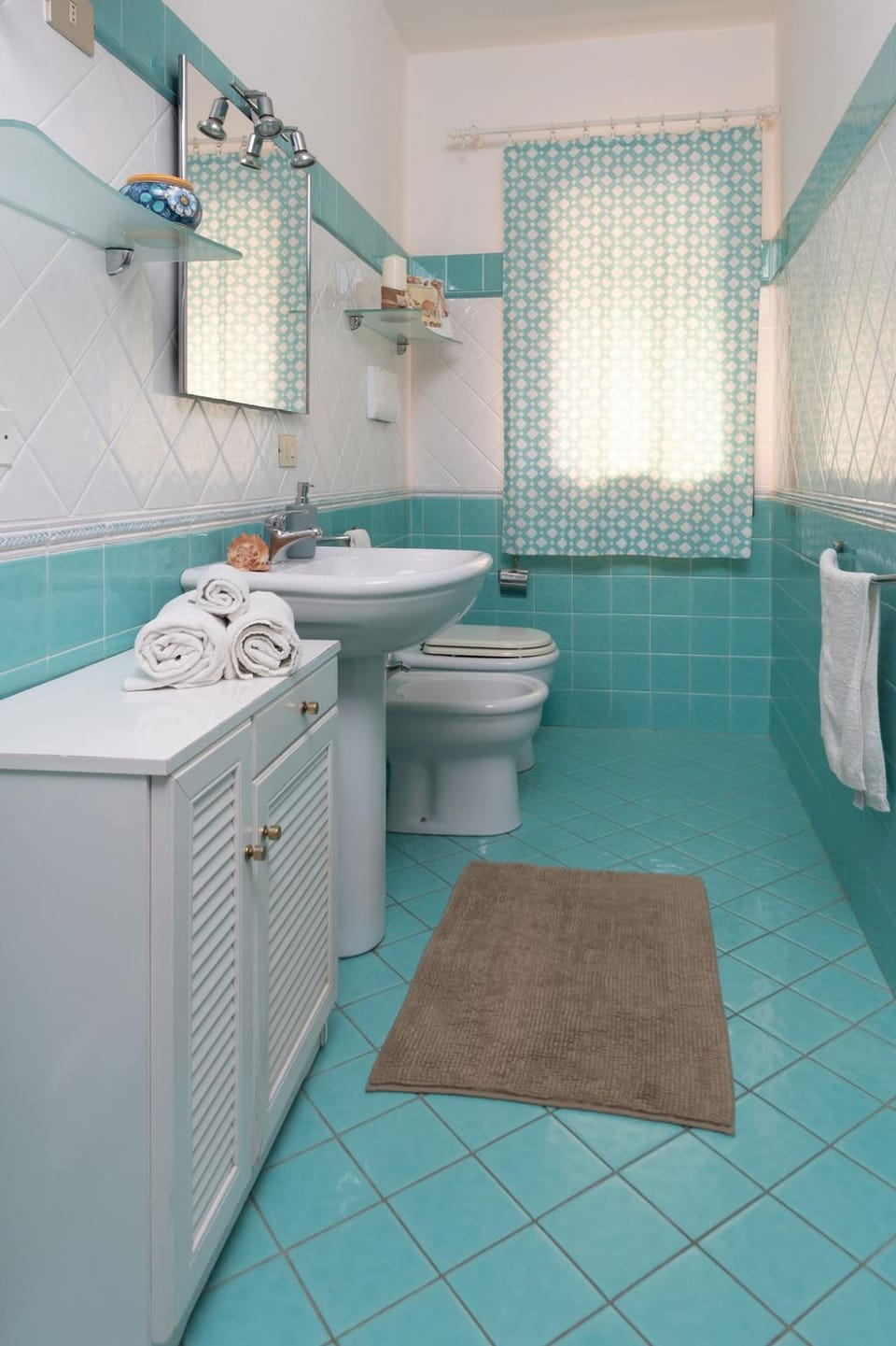 Toilet, Bathroom, towels