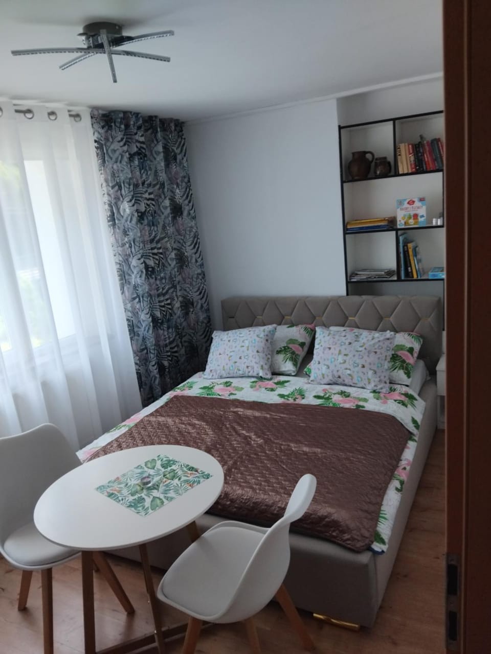 Bed, Seating area, Bedroom