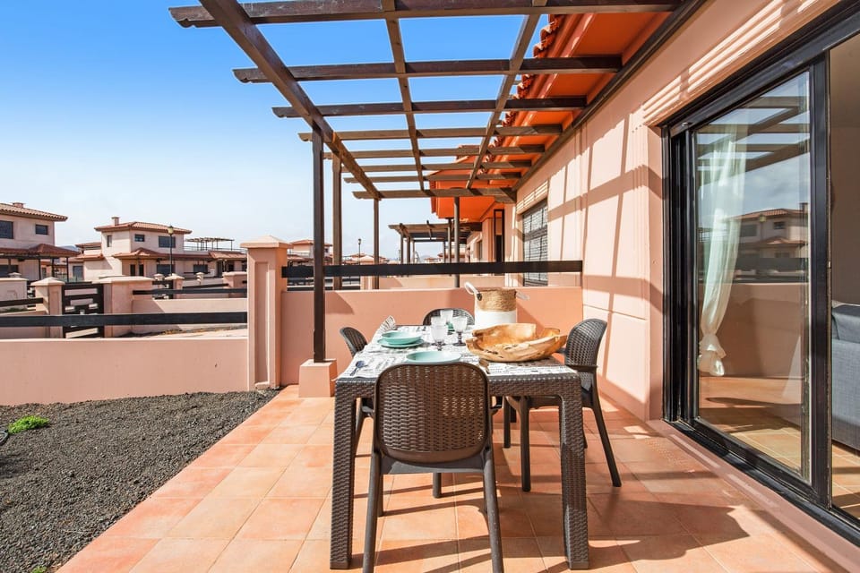 Property building, Balcony/Terrace, Living room