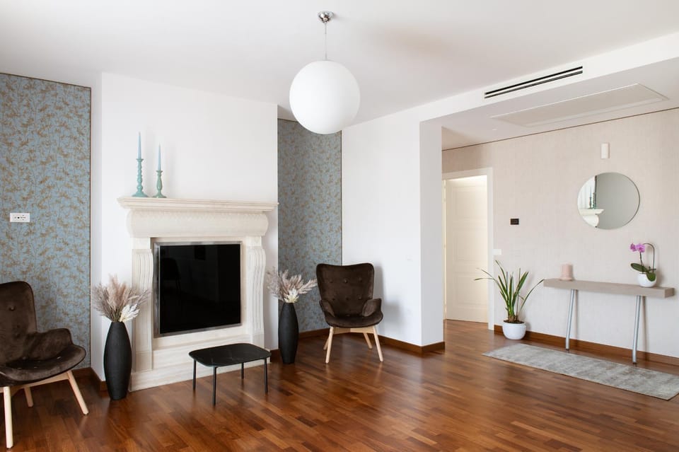 Communal lounge/ TV room, Living room, Seating area, Dining area