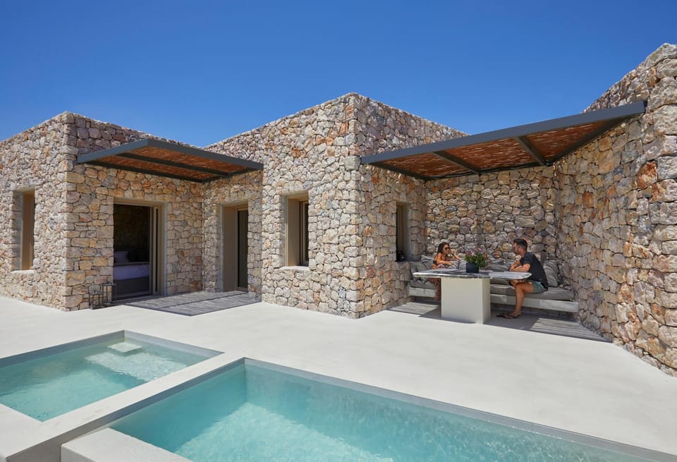Property building, Patio, Hot Tub, Swimming pool