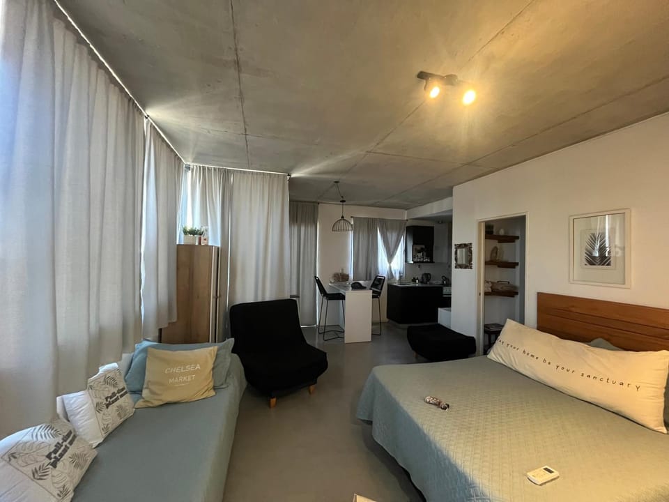 Luminoso Depto 40 metros NUEVO. Excelente Ubicacion Zona Sur. Apartment in Uruguay
