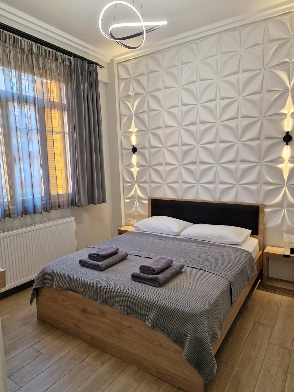 Bedroom, towels
