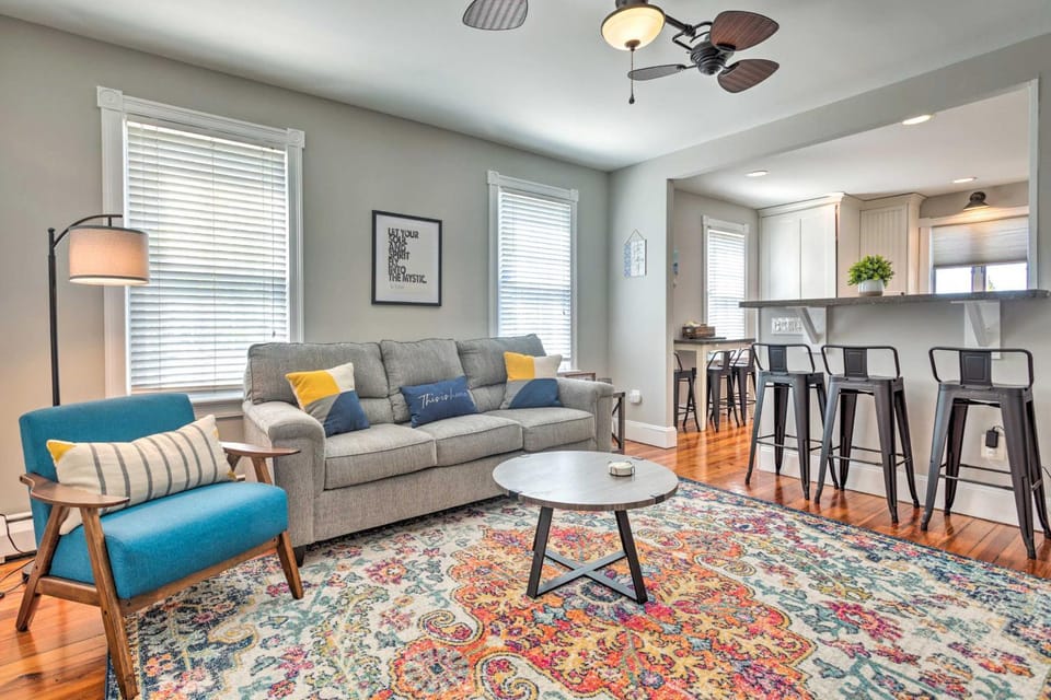 Mystic Refuge w/ Patio < 1 Mi to Downtown! House in Mystic
