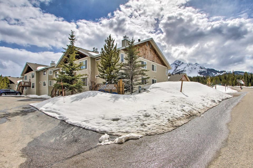 Cozy Montana Condo w/ Walk to Big Sky Resort! House in Big Sky