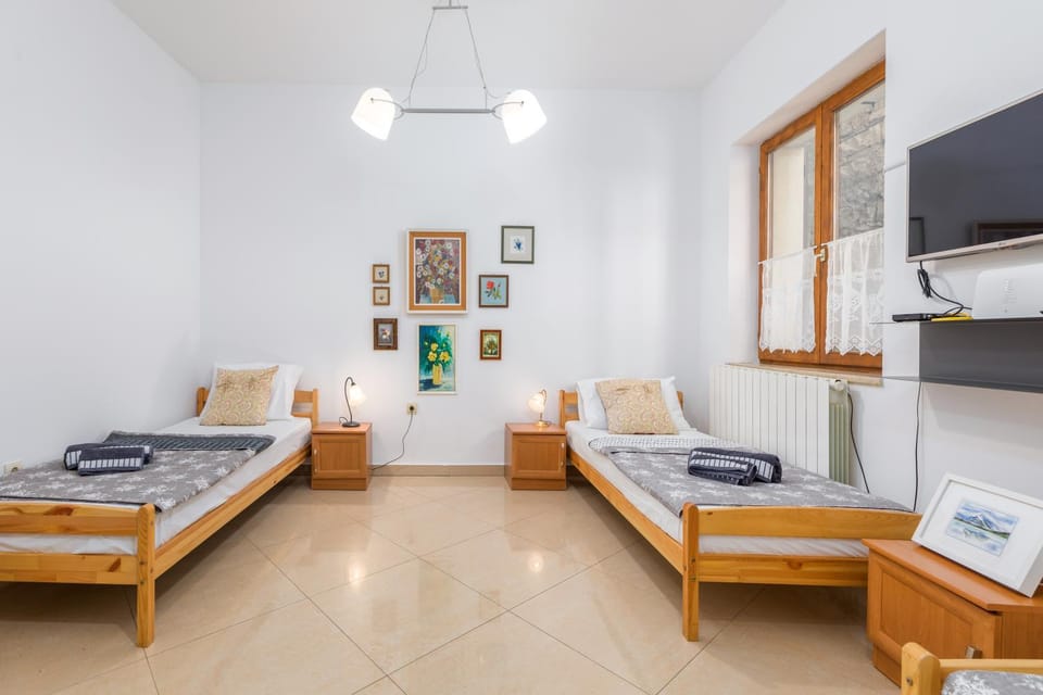 Bedroom, children