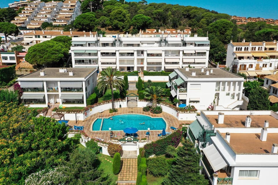 Bird's eye view, Pool view