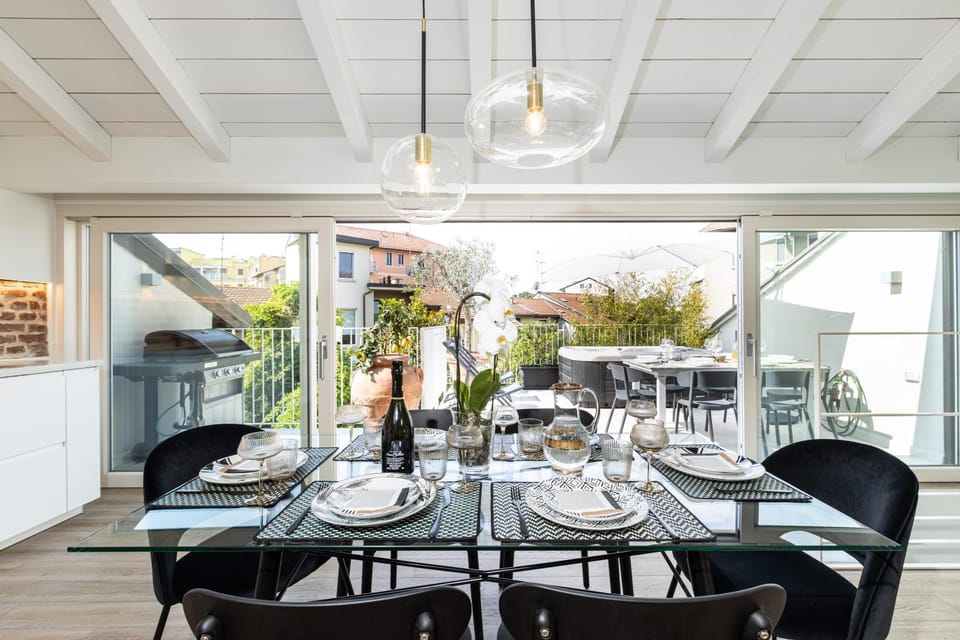 *Villa Olivo*with private terrace & Jacuzzi + 3bedrooms House in Milan