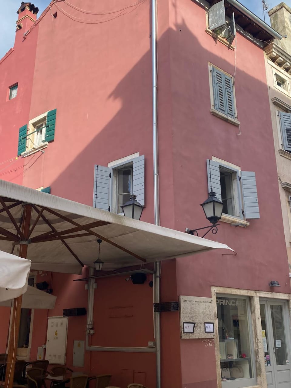 Facade/entrance