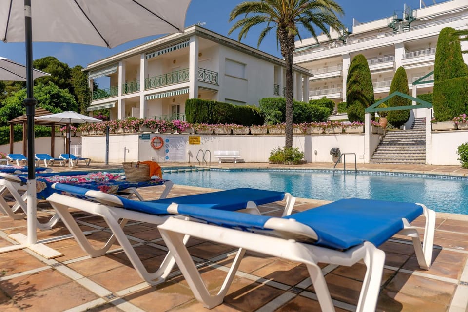 Property building, Swimming pool
