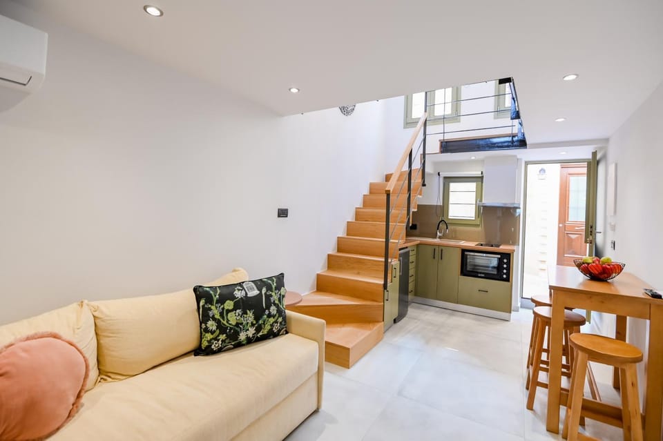 Living room, Seating area, Dining area