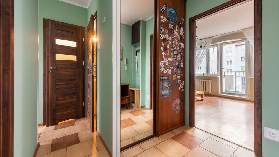 Facade/entrance, wardrobe