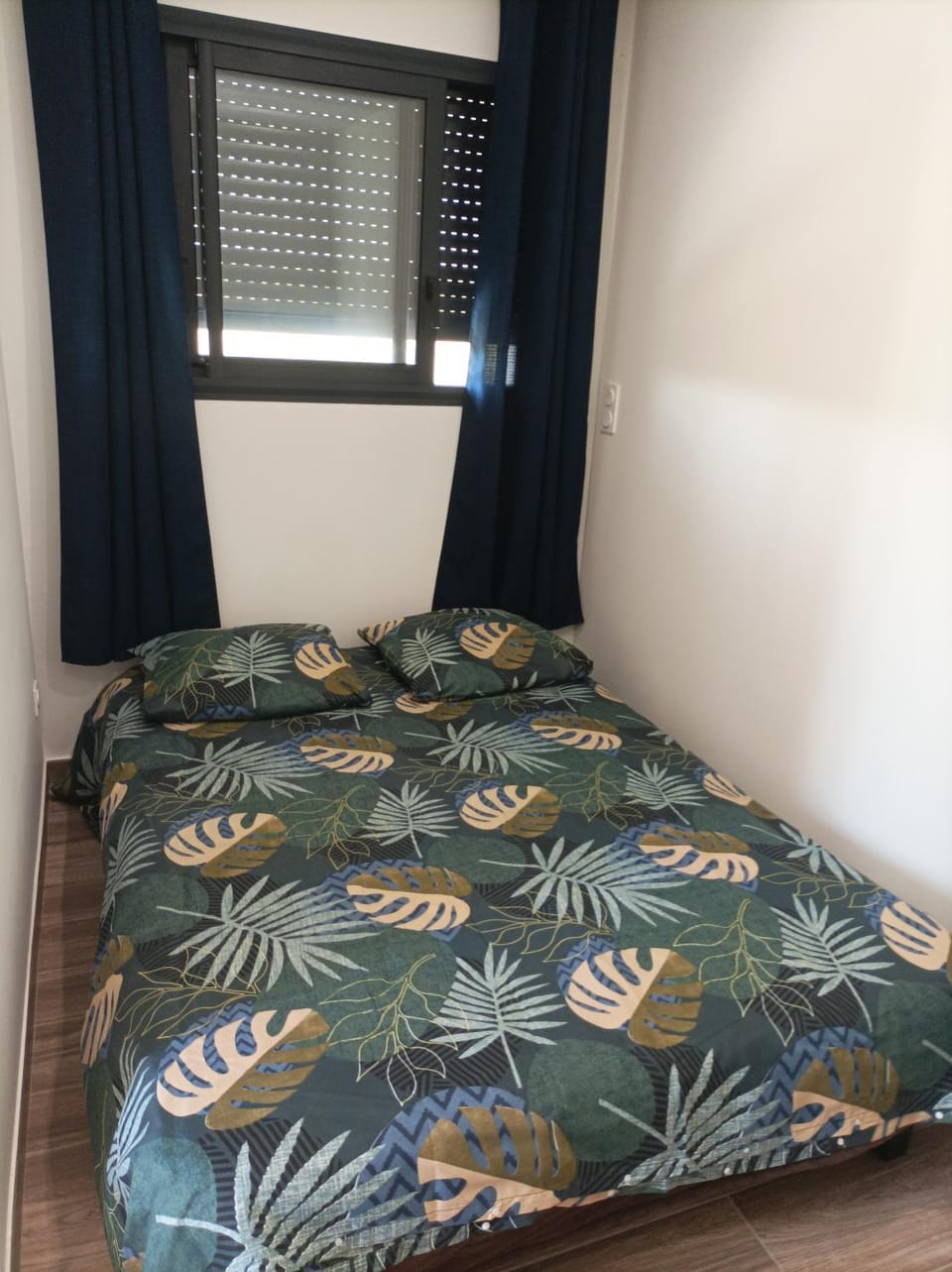 Chambre aménagé en studio Apartment in Béziers