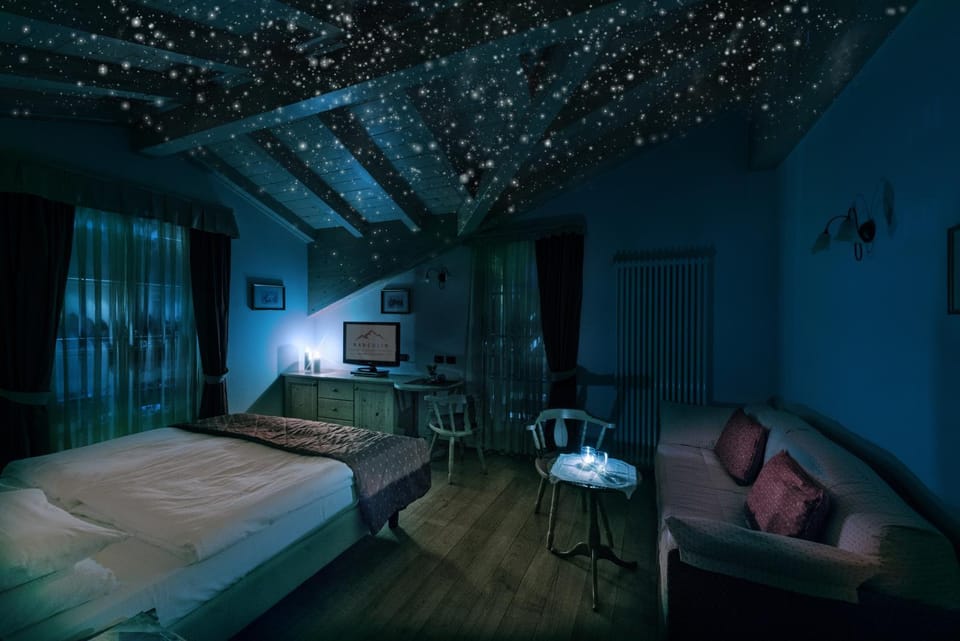Bed, Photo of the whole room