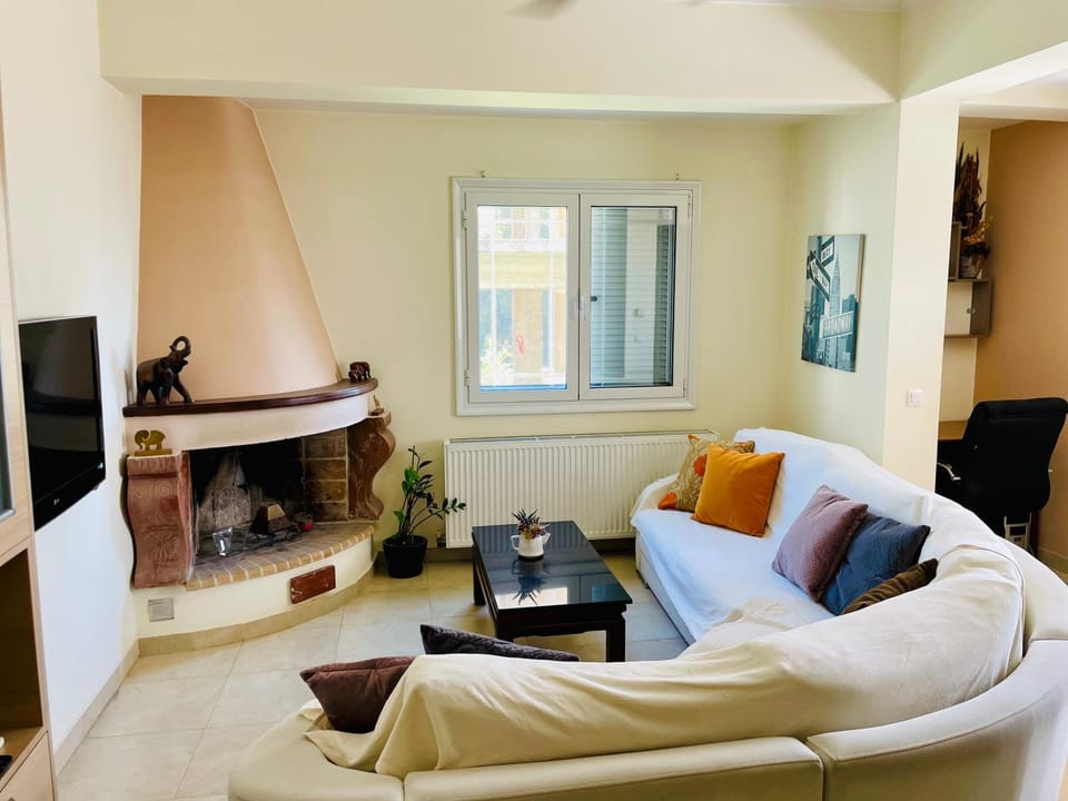 TV and multimedia, Living room, Seating area, Evening entertainment, flat iron