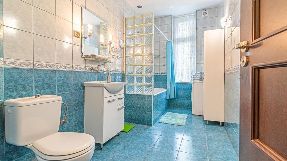 Shower, Toilet, Bathroom