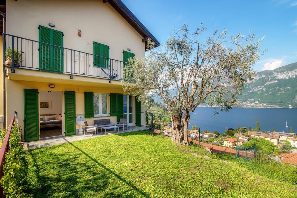 Natural landscape, Garden, View (from property/room), Garden view, Lake view, Mountain view