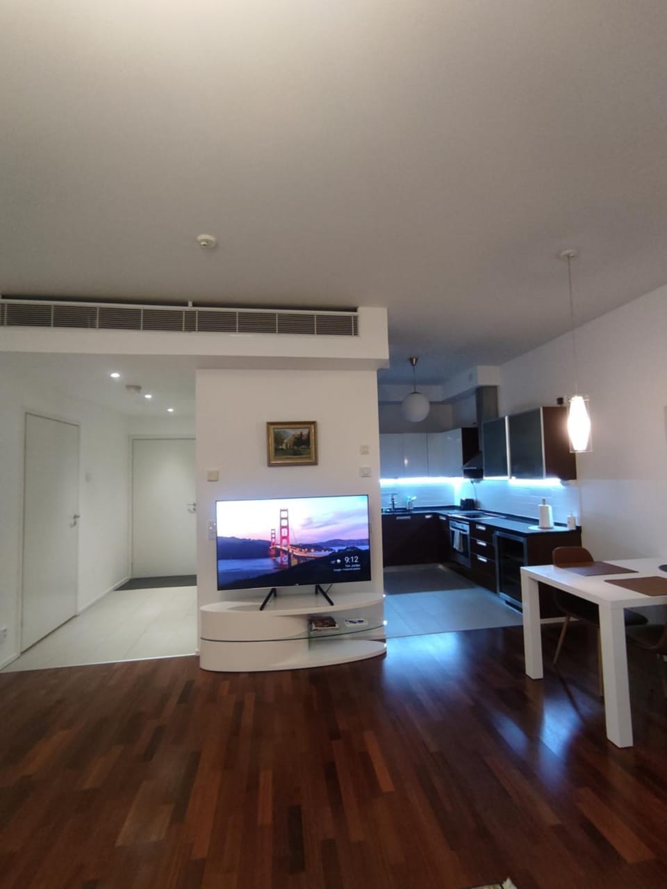 Communal lounge/ TV room, TV and multimedia, Living room, Seating area, Evening entertainment