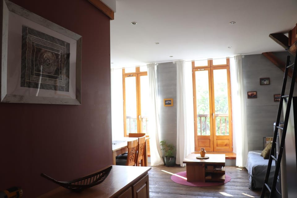 Appartement dans une maison de pays Apartment in Briançon