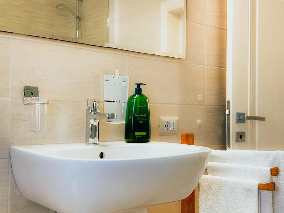 Bathroom, towels