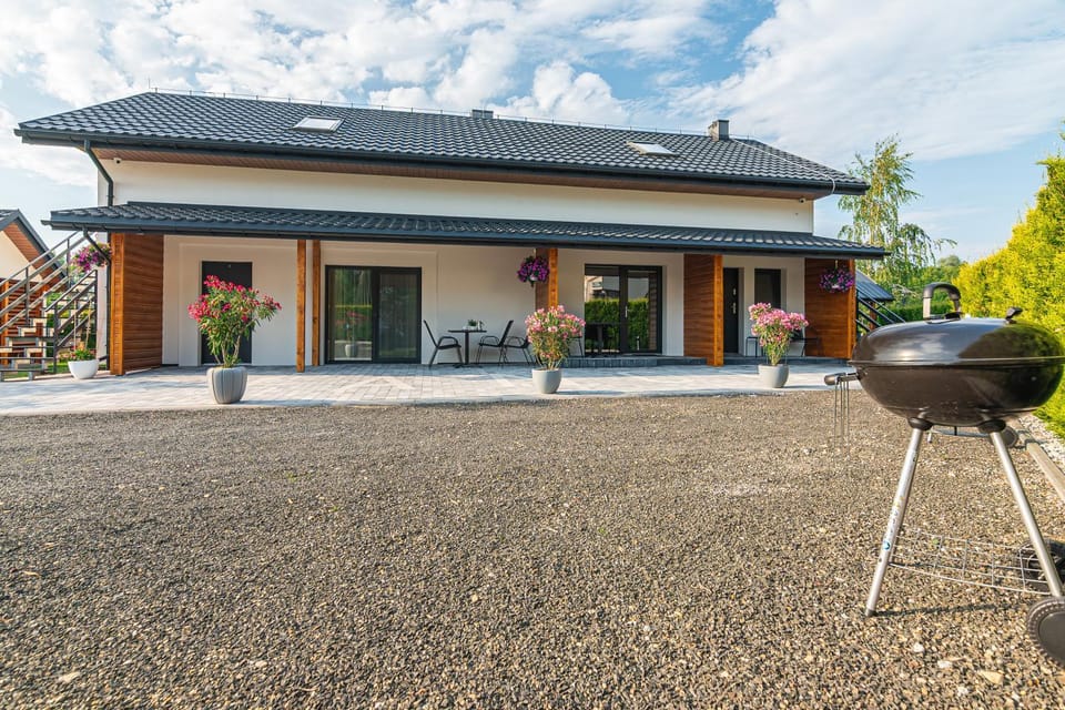 Property building, Patio, Facade/entrance