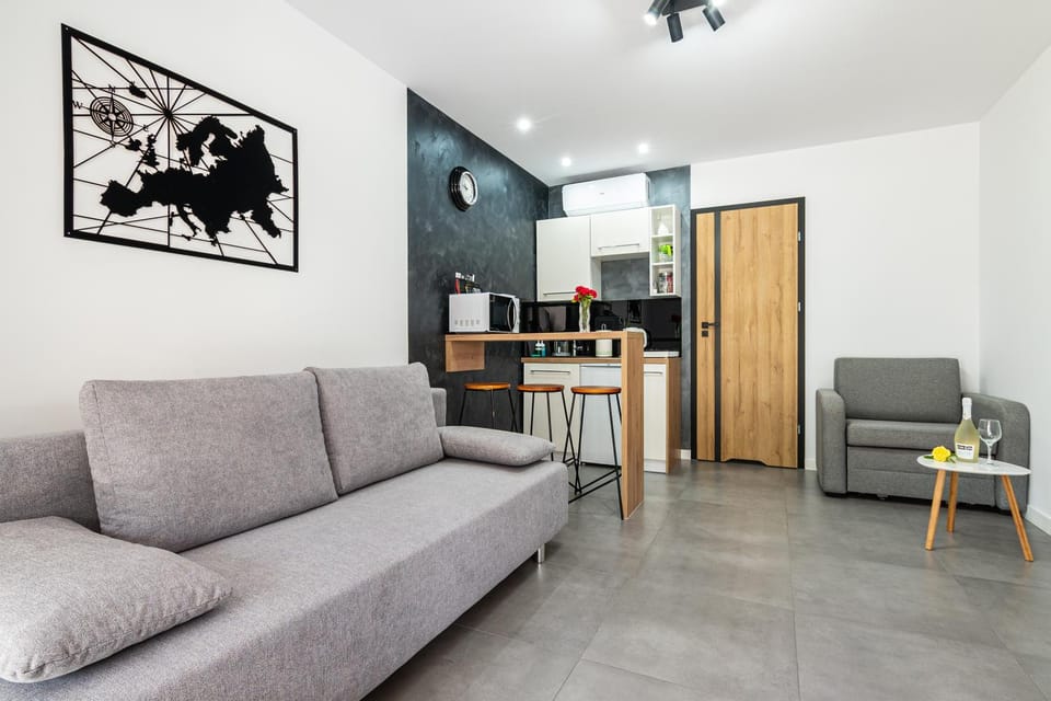 TV and multimedia, Kitchen or kitchenette, Living room, Seating area