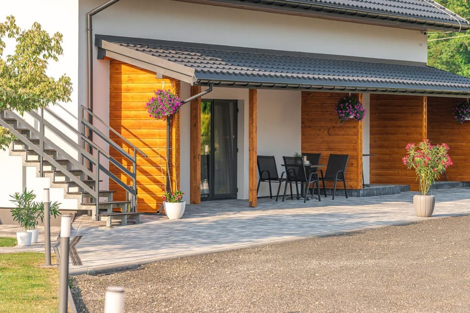 Patio, Seating area