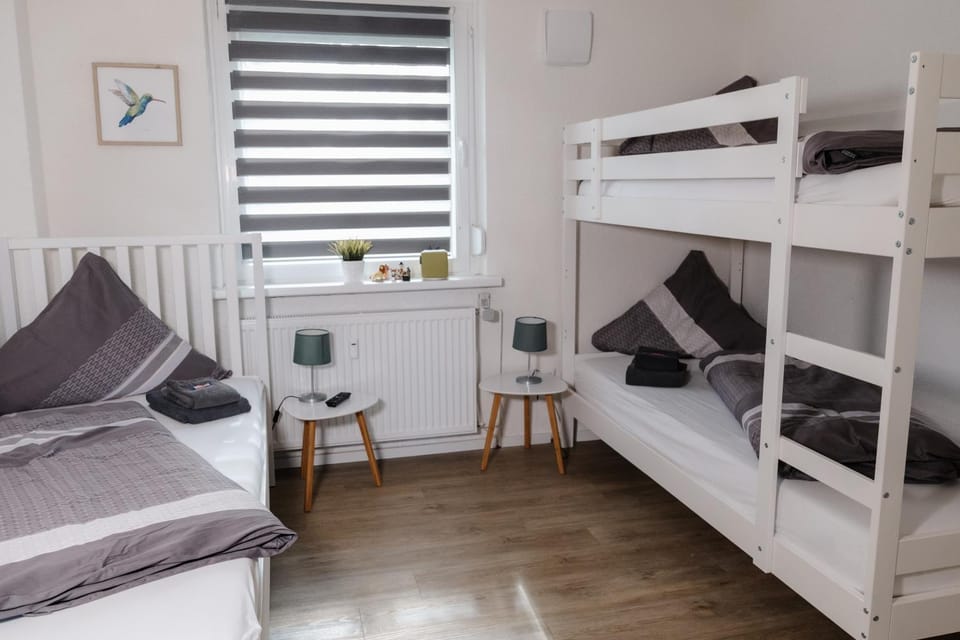 Bedroom, bunk bed