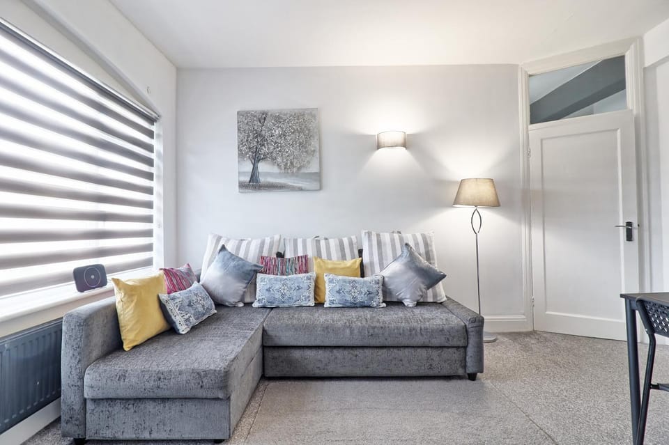 Living room, Decorative detail, Seating area, heating