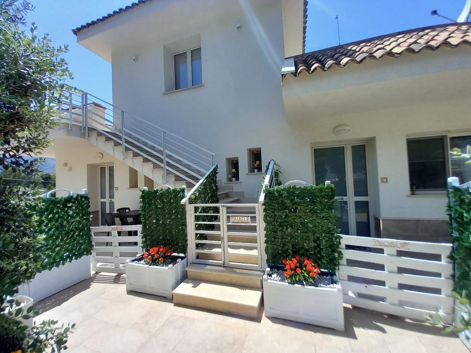 Property building, Day, Garden, Balcony/Terrace, Garden view
