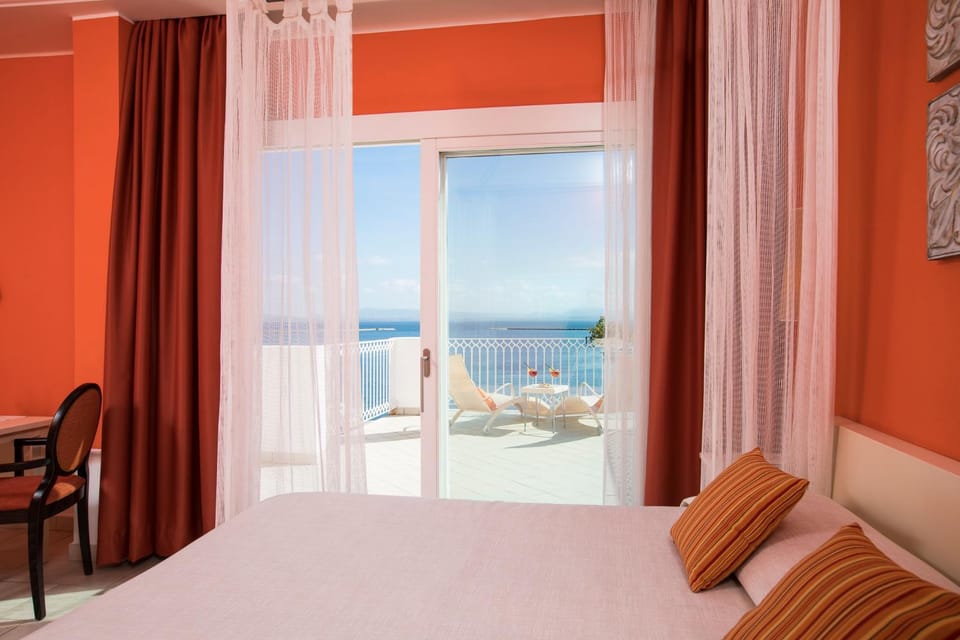 Bedroom, Sea view