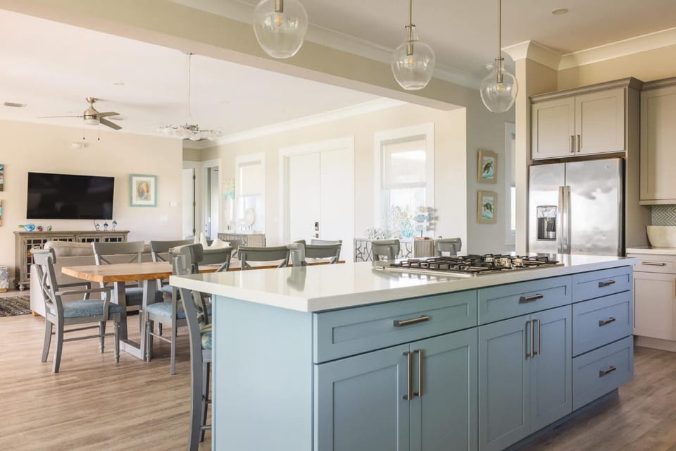 Waterlane House -Pool & Boat Dock House in Stock Island