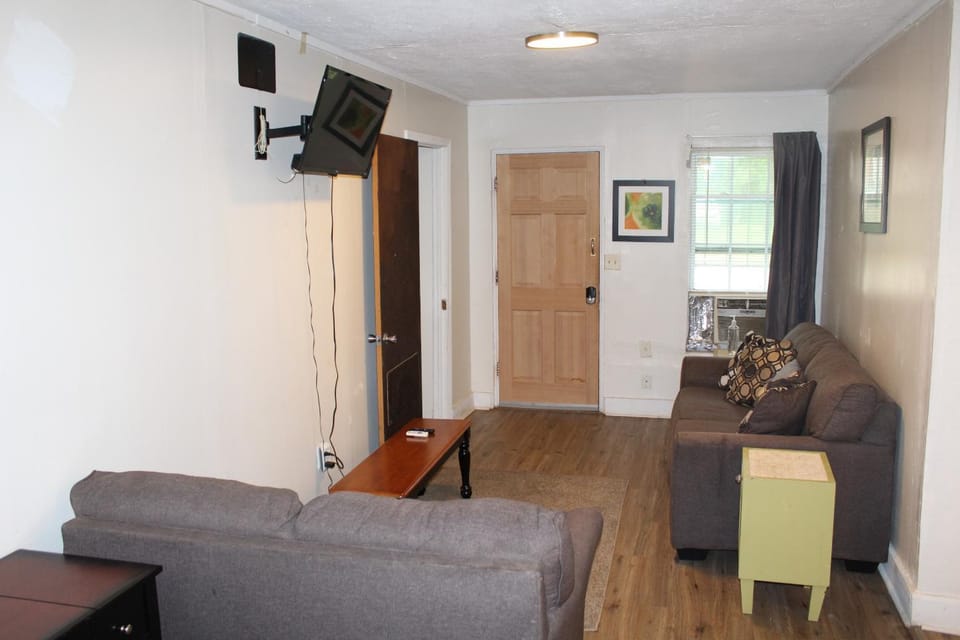 HISTORIC HILL APT2 (Downstairs) Apartment in Alabama