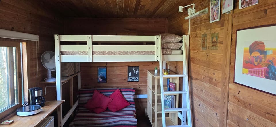 Bed, Living room, wardrobe