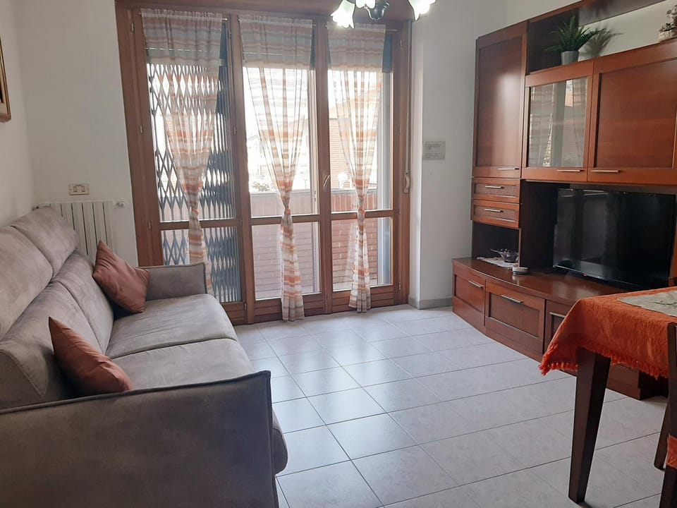 Communal lounge/ TV room, Living room, Seating area
