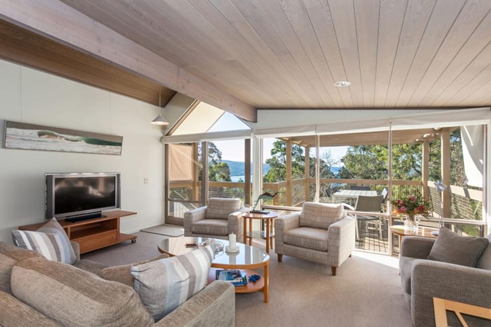 Top Deck Apartment in Lorne