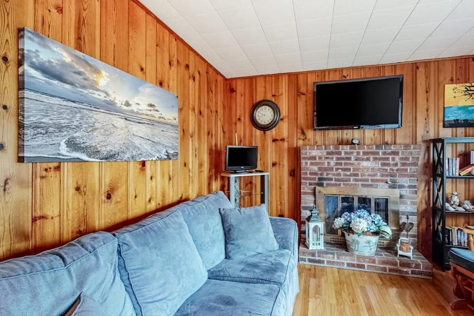Anchors Await House in South Yarmouth