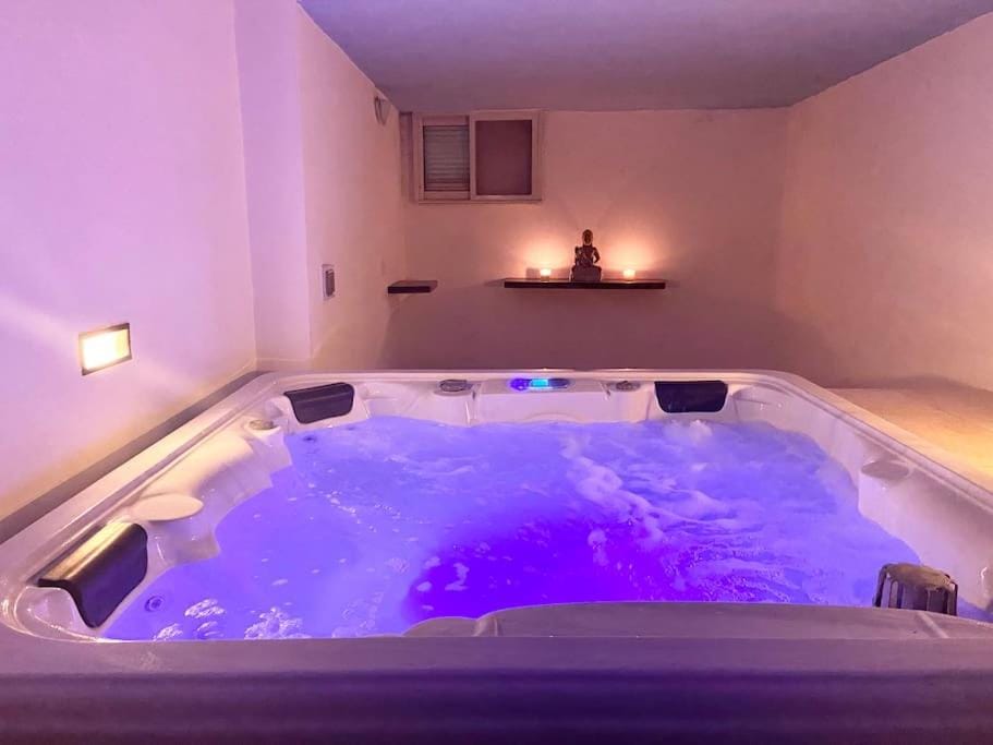 Hot Tub, Spa and wellness centre/facilities