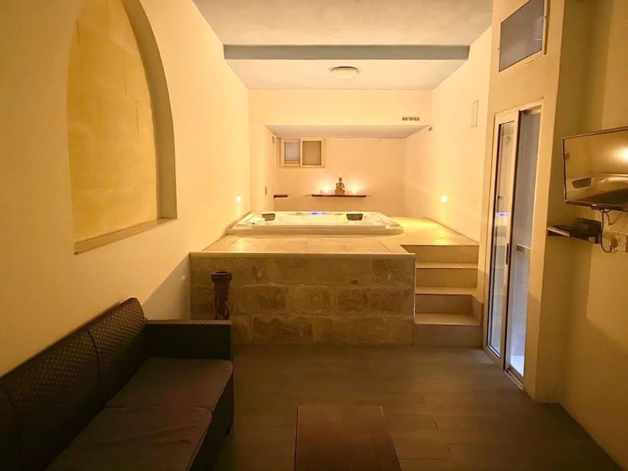 Hot Tub, Spa and wellness centre/facilities