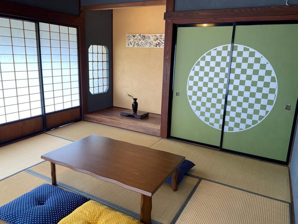 古民家ゲストハウス結舎-YUINOYA- Bed and Breakfast in Ishikawa Prefecture