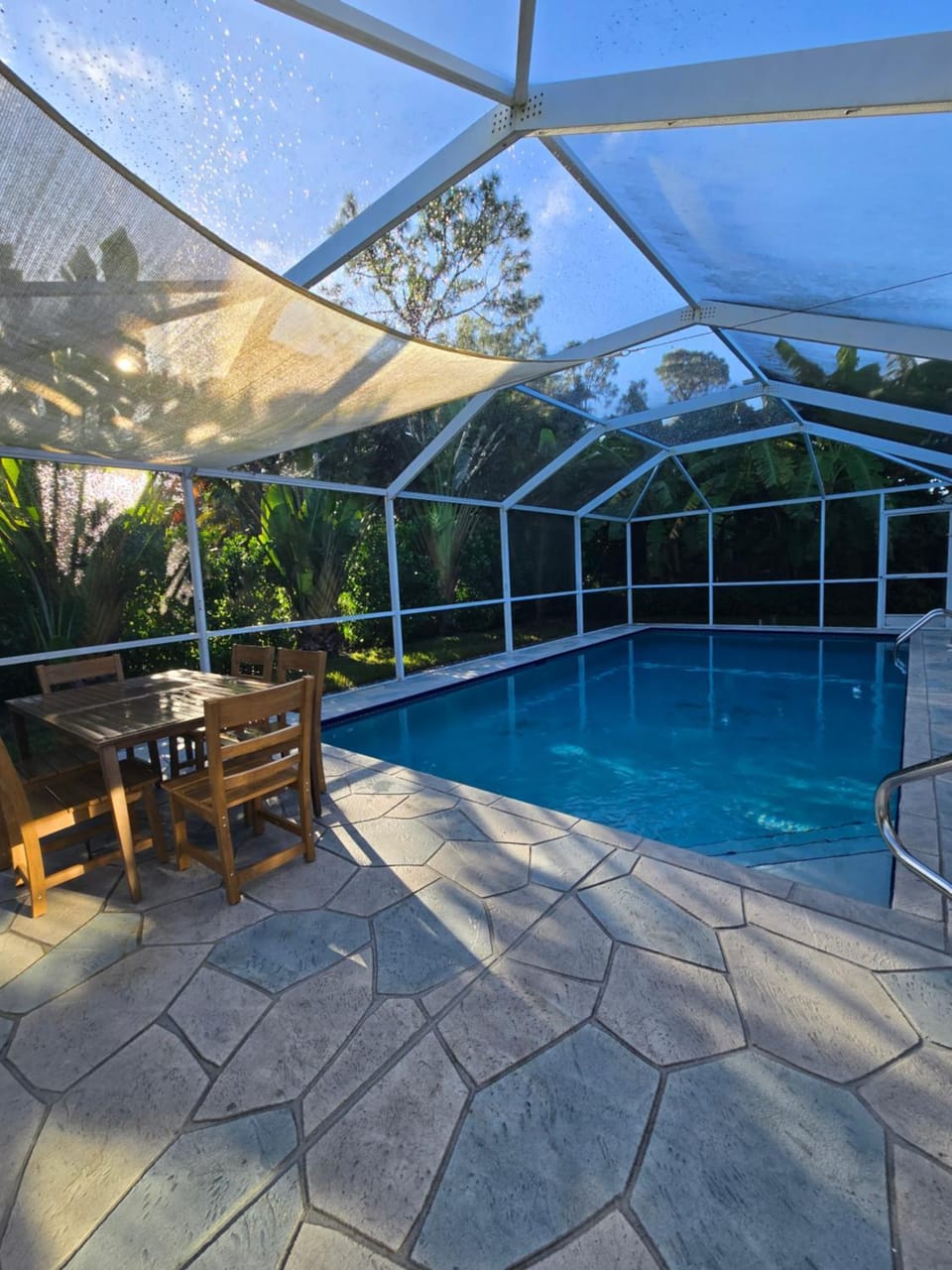 Piccadilly Beach House - Beautiful Updated Home, Private Pool, Tennis, Pickleball Minutes from Downtown 5th Ave & Beaches!!! House in Collier County